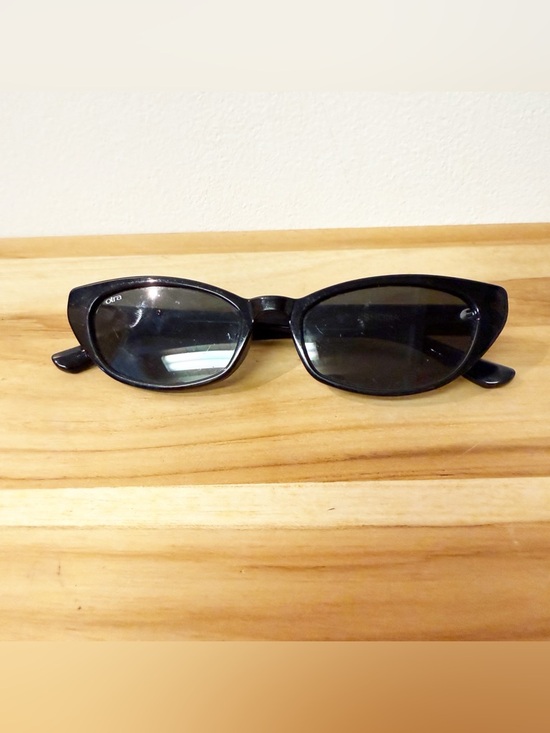 OTRA Shona Cat Eye Sunglasses in Black - Picture 3 of 8